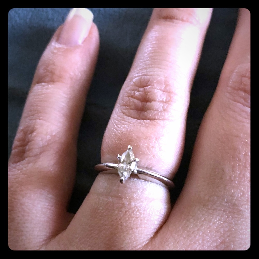 ‼️SALE‼️ 1/3ct Marquis cut diamond and white gold